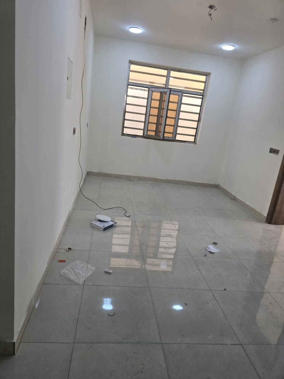 السلام عليكم 
بيت للايجار في مجمع الزيتون لوتكا طابق واحد غرفتين نوم و 3حمامات 

للاستفسار 
***********
