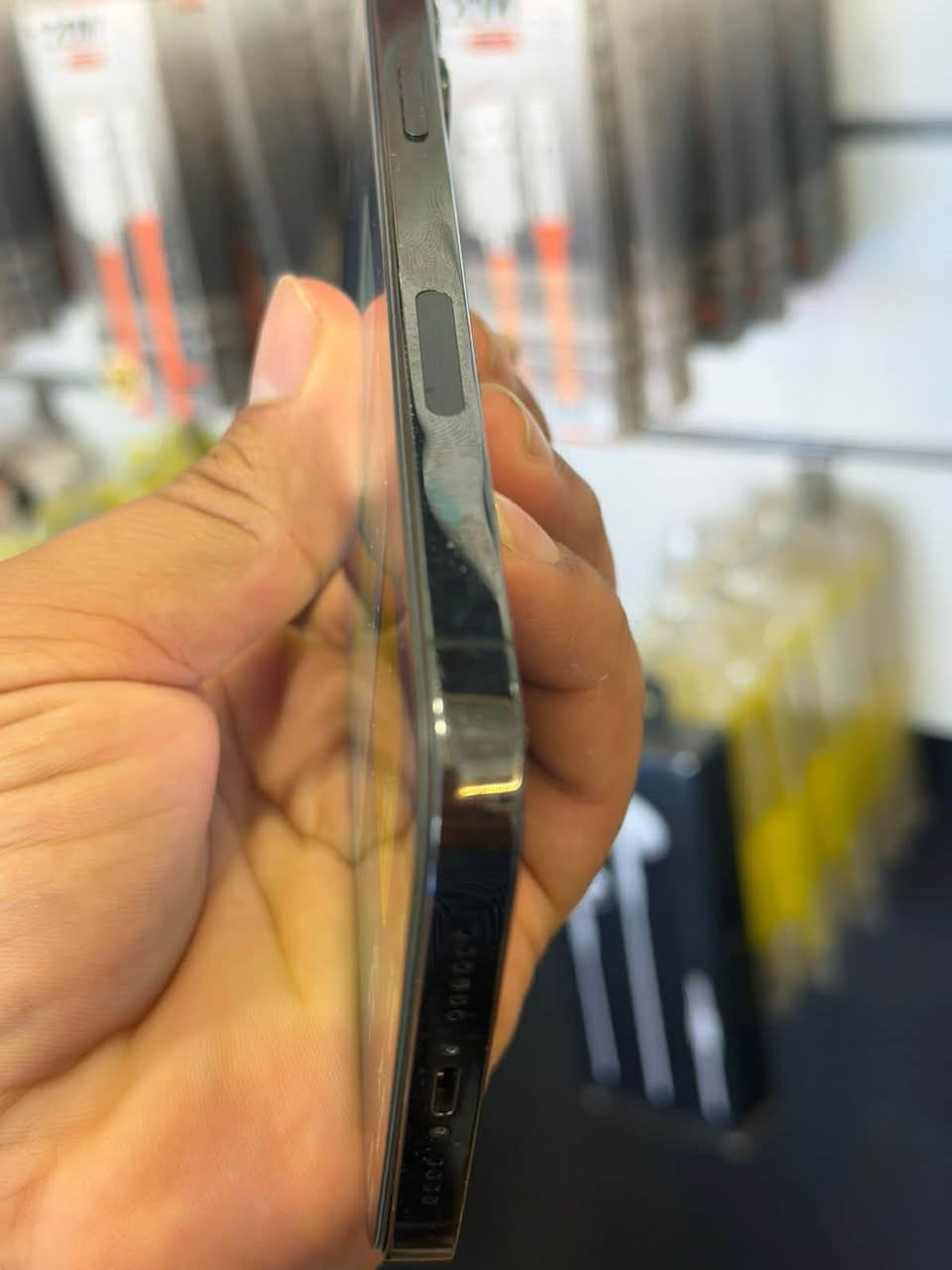 ايفون 12 برو ماكس ذاكره 128 الجهاز نضيف وقطعه تخبل مبدل شاشه بطاريه 100 🔋 فيس ايدي واكف السعر 290 وبي مجال اتصل عل رقم واتساب ***********
