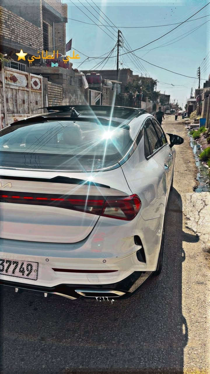 السلام عليكم K5 2023 خليجي 
فول مواصفات 
محرك٢٠٠٠ دوش
بانوراما
بصمه
كشنات جلد 
كشن كهرباء سايق 
حساس أمامي خلفي
شاشه نفكيشن
كامره اصليه
لايت ٣ عدسات 
مري جانبيه قلابه ويه ليك
ويل ١٨
تشغيل عن بعد
جنطه ذكيه
رقم بغداد
مكان سيارة بغداد
سعر ٢١٠ بيه مجال بسيط حك لعمله
للتصال/***********
