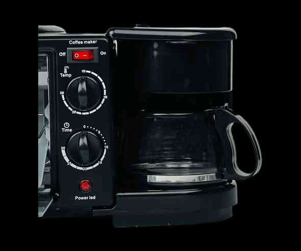 30 قطعة من هذا الفرن متوفرات يمي سعر الواحد 40 الف فرن وبنفس الوقت بي مقلاة ومحضرة قهوة وشاي للحجز مراسلة الصفحة او واتس اب *********** ومتوفر توصيل لكل محافظات العراق
