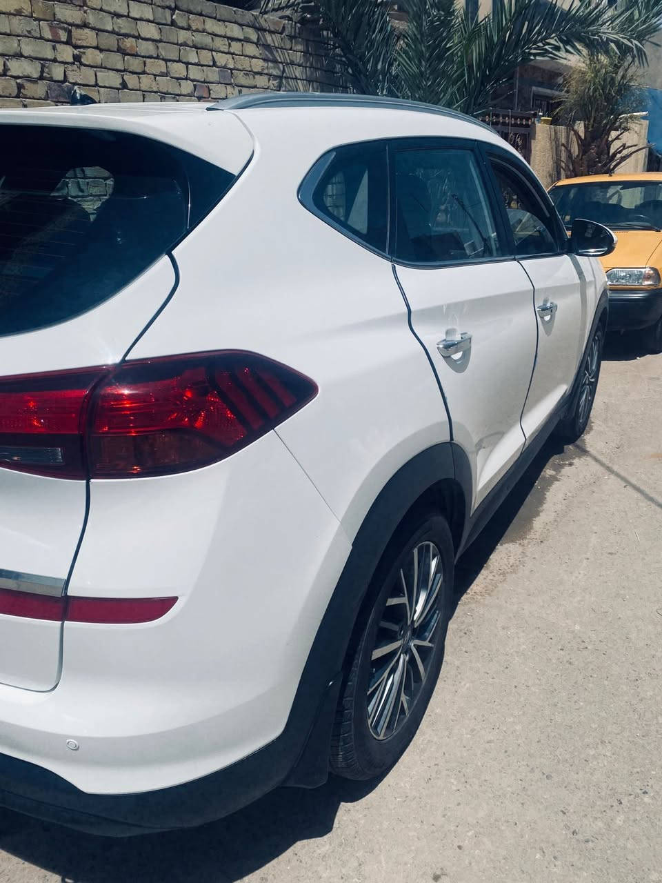 سلام عليكم توسان للبيع موديل ٢٠٢٠ شركة القاصد تشغيل عن بعد كوري الأصلي مواصفات واحد على واحد ماشية ٩٩ تخم تاير كوري الأصلي سيارة اخيرا الله سعر ٢٠٥ بيه مجال حك جيه ***********
