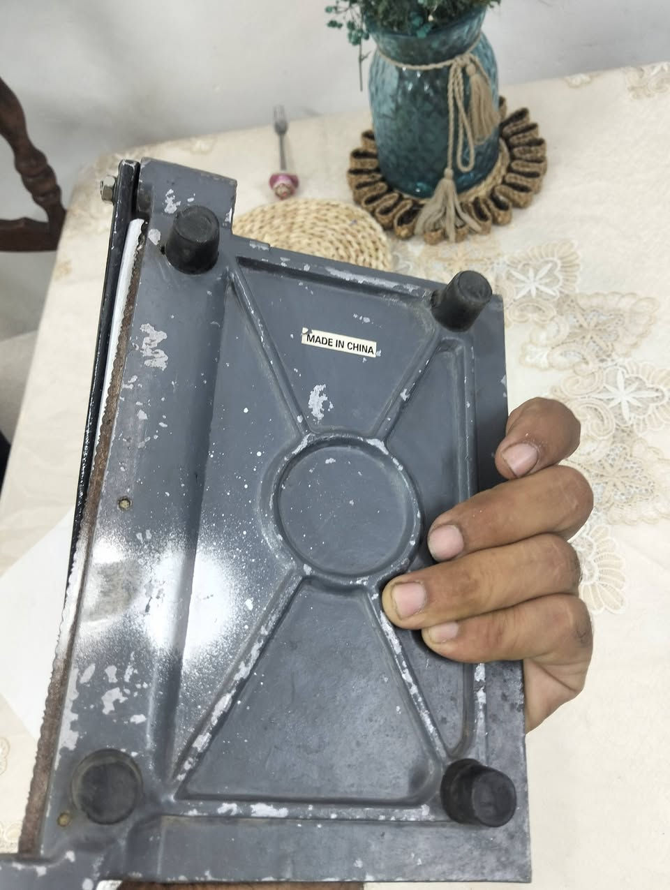 للبيع 
مقص ورق كزاز 
اهين وليس حديد مستخدم
بغداد
***********
