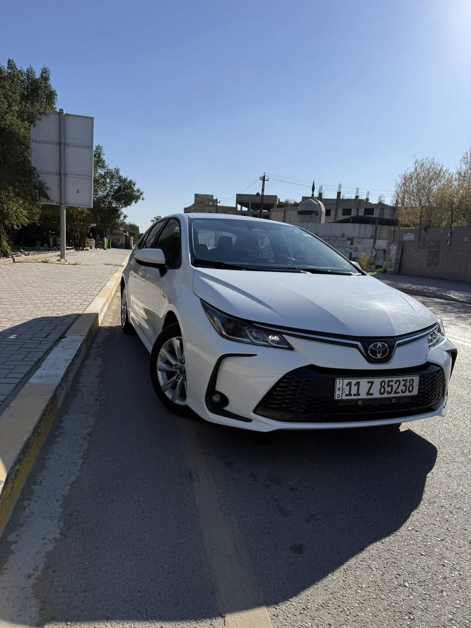 السلام عليكم كورلا هايبرد 2025ماشيه18جديده السياره مكاني اعضميه ***********
