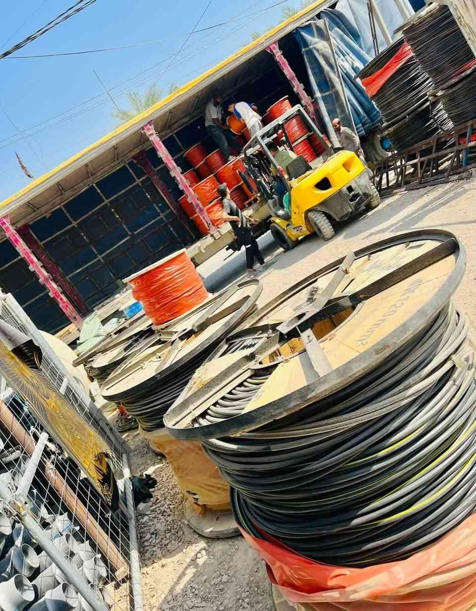🚚✨ على بركة الله... وصول وجبة جديدة بأسعار مناسبة جدًا! ✨🚚#شركه حسن الزبيدي ✅ 
*********** ##أنابيب #بلاستك
نوفر لكم تشكيلة واسعة من المواد الكهربائية ومواد البنى التحتية بجودة عالية وأسعار منافسة:

🔹 #محولات تركية المنشأ
🔹 #أسلاك وضفائر تركية وإيرانية بجميع الأحجام
🔹 #أعمدة كهرباء مع كافة الملحقات
🔹 #أنابيب بلاستيك بمختلف الأحجام والضغوطات

✅ #جميع الأنابيب معتمدة من مختبرات الفحص لضمان الجودة
✅ #ضمان يصل إلى 50 سنة

🎯 #خصومات خاصة:
✔️ #لأصحاب الكميات الكبيرة
✔️ #لأصحاب المزارع
✔️ #لدوائر الدولة

🚛 متوفر توصيل إلى جميع المحافظات

📍 الموقع:
بابل - طريق حلة ديوانية الحصين

✨ احصل# على منتجاتك الآن بأفضل الأسعار والخدمات المميزة، ولا تفوت فرصة الاستفادة من العروض والخصومات المتاحة.

📞 للطلب والاستفسار:
*********** 
*********** واتساب 

📲 #راسلنا عبر الزر أسفل #المنشور أو تواصل معنا واتساب أو اتصال، وسنكون سعداء ب##خدمتكم والإجابة على جميع استفساراتكم.
