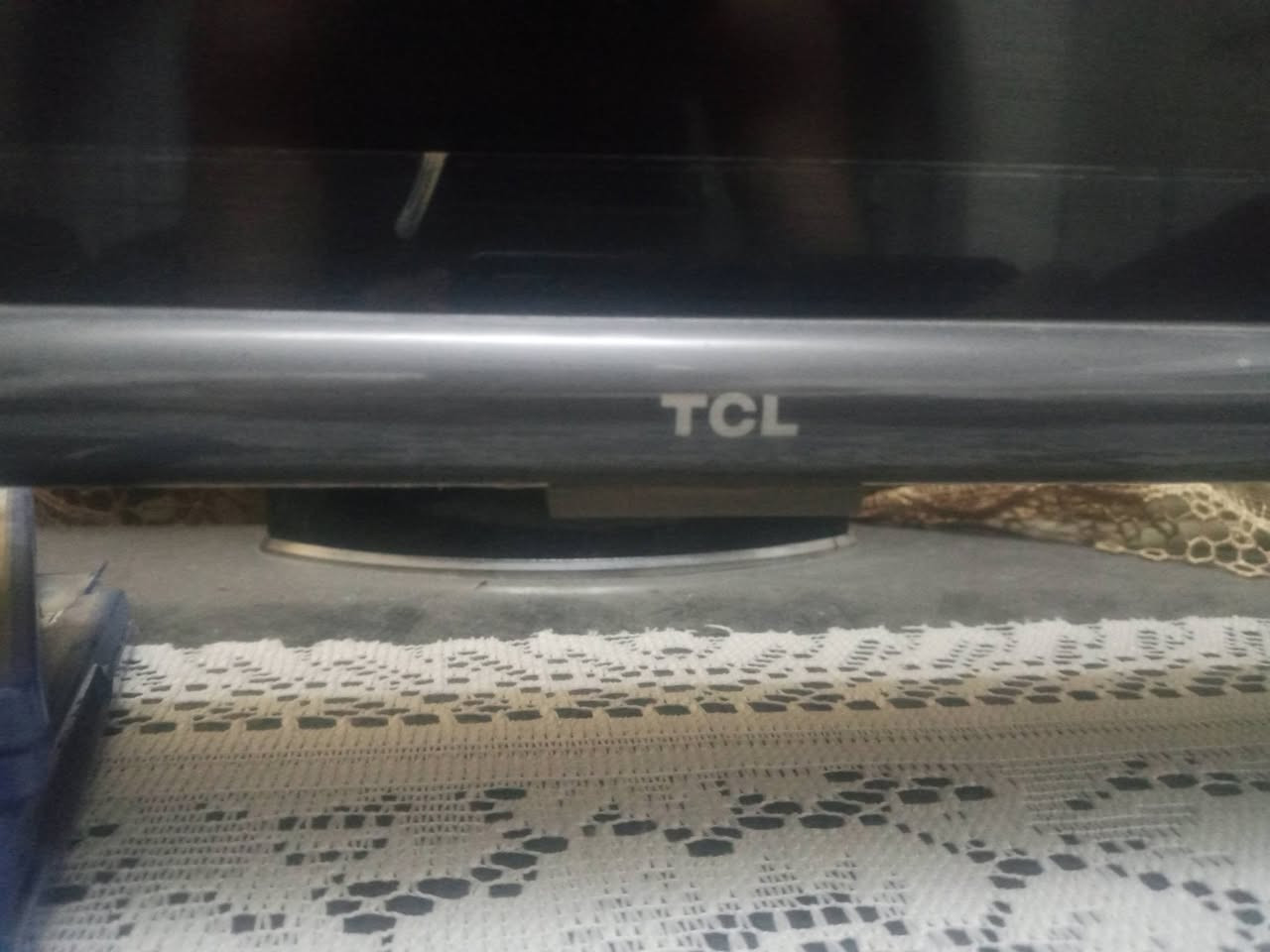 السلام وعليكم شاشتين للبيع 
وحده حجم 55 TCL مع الميز كامله 400 الف
وحده حجم 42 شونك مع الميز كامله 350 الف 
الاتصال على رقم او واتساب ***********
