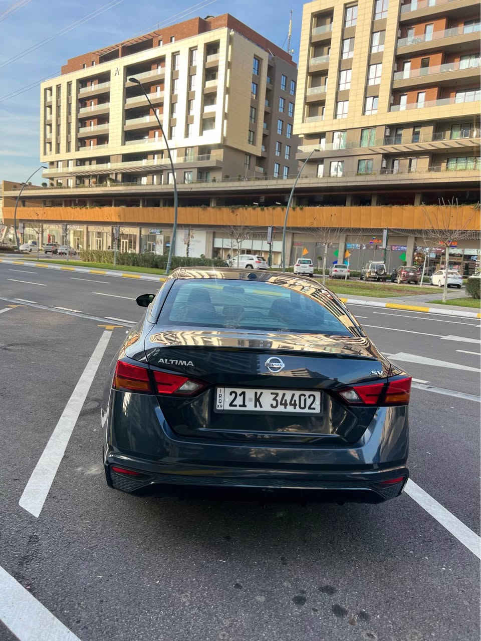 (عربي،كوردي)
نیسان ئاڵتیما ٢٠٢٢ SV 
٢٤ هەزار کیلۆمەتر رۆشتووە
بۆنیت بۆیاخە و لەگەل جملخ سایق بۆیاخ و جملخ سکن نیوەی بۆیاخە بی ناو گرتن بی ئیرباگ دعمی خفیف 
سەیارەکە یەکەم دەسیتی ئیرەیە 
گیر و مەکینە کارەبای هەمووی بەشەرت 
بە ناوی خۆمانە بەشەرتی تحویل و خەرامە 
*********** 
Whtas upp w simkart
………..
            نيسان اليتما موديل ٢٠٢٢ مواصفات SV ٢٤ كيلومتر ماشيه بيها قطعتين ونص چاملغ + بونيد چاملغ طرف السائق سياره بدون ايرباگ كله سليم گير محرك شرط تبريد تدفئه كهربائيات كله شرط تحويل والغرامات والسياره بيدي اني مرقمة 
اول شخص سياره مال بيت
***********
واتس اب و رقم السليمانية, العراق
