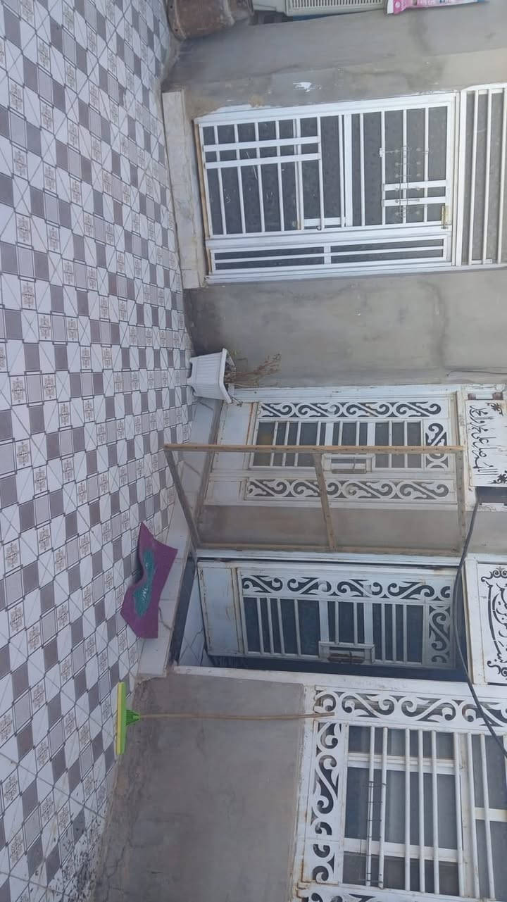 اللهم صل على محمد وال محمد 
بيت للبيع في منطقة ام طباشي 
المساحه 200 متر 
قرب مدرسة 14تموز يحتوي على 
صحيات خارجيه 
استقبال 
مدخل بين المطبخ والاستقبال للصاله مباشر
مطبخ 
صاله 
غرفتين نوم 
صحيات داخليه 
البناء بلوك السعر 62 وبي مجال 
الاتصال على الرقم 
***********
