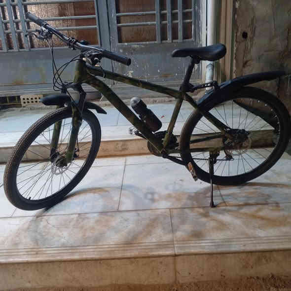 سلام عليكم بايسكل البيع مستخدم سبوع سعر 180 وبي مجال شراي مكان بغداد حسينيه معامل  شراي يتصل ***********
