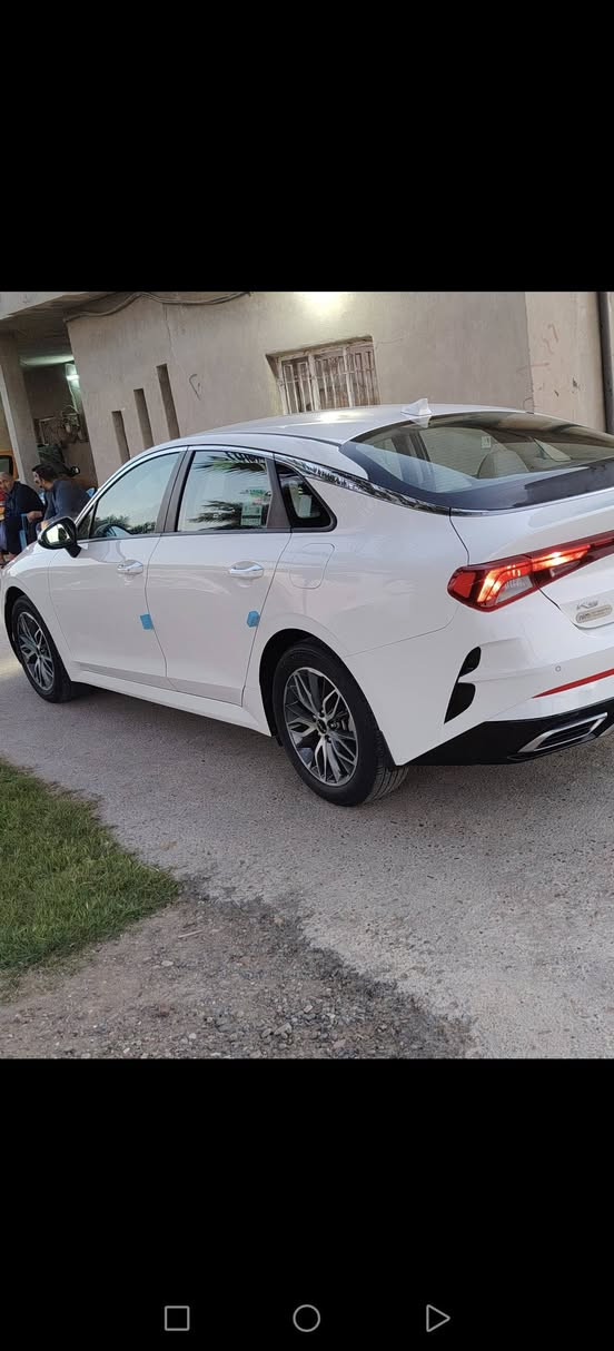 يالله السلام عليكم للبيع كي فايف خليجي موديل 2022  شركة نم فول مواصفات 1__1 اعلئ مواصفات عدا البنرامه مكينه 2000الفين دوش المرغوب تشقيل بصمه وبصمة أبواب وبصمه بصندوك تشقيل عن بعد قياده ذاتيه تبريد بيانو شاحن واير ليس كرسي كهرباء شاشه كبيره حساس امامي وخلفي اربع وضعيات قياده لايت زنون عالي ناصي وبعد هواي مواصفات ماشيه 60الف حقيقي شرط الفحص مكفوله كفاله عامه  عدا رصعه بصندوك مسحوبه PDR على ايد وحده من الزيرو استخدام شخصي اسبير منازل رقم أربيل بسمي شخصياً تحويل ثاني يوم هزه جديد ورقم جديد *********** العنوان بغداد ابوغريب
