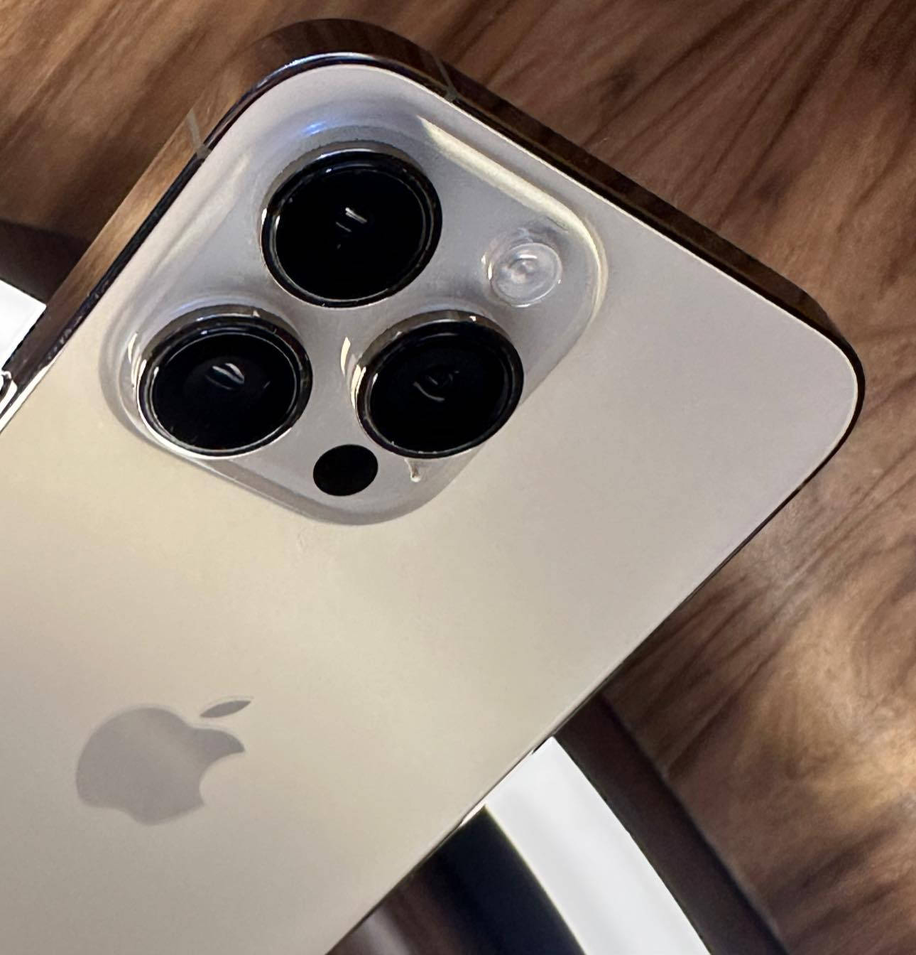 السلام عليكم 14برو ماكس اللون ذهبي مميز
نموذج M ماستر AA/A الجهاز شرق اوسط
ذاكرة : 256
بطارية81%‎ بلاديه 
مبدل شاشة فقط وبيها فطر صغير ب الطرف ومرات نادر جدا تشمر ب الكتابه فقط تريد تبدلها تريد تبقيها 
نضافه الجهاز %98 كلش نضيف السعر  575 وبي مجال بسيط للشراي انشالله🏘️مكاني بغداد حي الاعلام ☎️للاتصال  *********** فقط واتساب توصيل ماعندي
