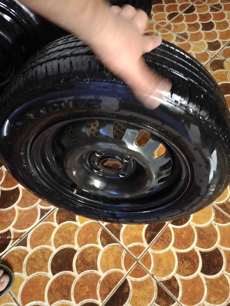 السلام عليكم تخم تاير مع ويل الحجم 14 للبيع مكاني ديوانيه قضاء عفك ***********
