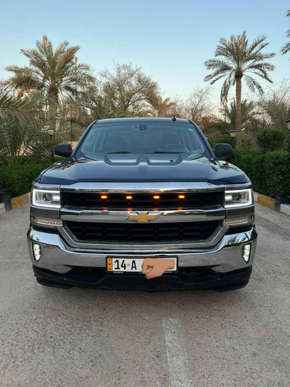 السلام عليكم للبيع شفروليه سلفرادو 2016 (1500) V8 سلندر  حجم المحرك (5300) ماشية  94km الف تقريبا باب قصير بدي طويل
 تو ويل صبغ عام للجمالية مع تبديل قطع السونار بالصور كير ومحرك مكفول ادامة جديدة شاشة كبيرة و داش كام 
صوت رياضي سيارة كاملة بدون اي نقص
رقم بصرة حمل مشروع وطني سنوية جديدة باسمي تحويل مباشر ضريبة مصفرة
السعر ١٥٨ ورقة وبيها مجال
الهاتف :***********
العنوان بصرة ابي الخصيب
تفاصيل كاملة رجاء بس الشراي يتصل
