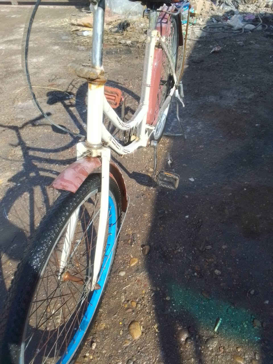 السلام عليكم بايسكل للبيع حجم 26 بناتي نضيف العنوان بغداد البياع الشرطة الخامسة السعر 35 وبيه مجال 
***********
