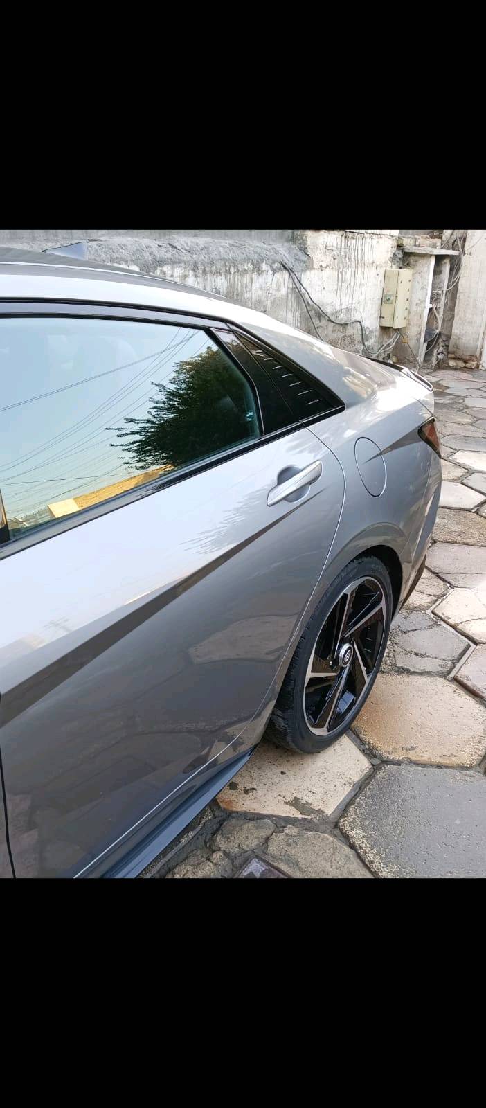 السيارة النترا 22NLINE في بغداد
السيارة هيونداي النترا 2022 متوفرة للبيع في بغداد السعر165 دولار أمريكي، وهي من فئة السيارات المستعملة. المواصفات الرئيسية للسيارة هي ¹: فول مواصفات 
- محرك 1600 تيربو رياضي
- تيربو
- فتحة سقف
- كشن كهرباء
- بدون ايرباق
- بيها بارد بلبنيد شويه
- السيارة على وضعها البلادي

يمكنك التواصل مع البائع عبر الرقم *********** لمعرفة المزيد عن السيارة وترتيب عملية البيع.
