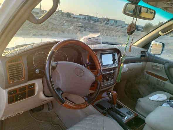 سيارة لاندكروز موديل 2006 مكينة 6 سلندر سيارة جاهزة تبريد ثلج 3 قطع تخم تايرات جديد. سنوية ورقم باسمي رقم دولي جديد مثنى بيع او مراوس حسب الرغبة السعر 190 ورقة  واي استفسار الاتصال على الرقم *********** وبية واتس آب
