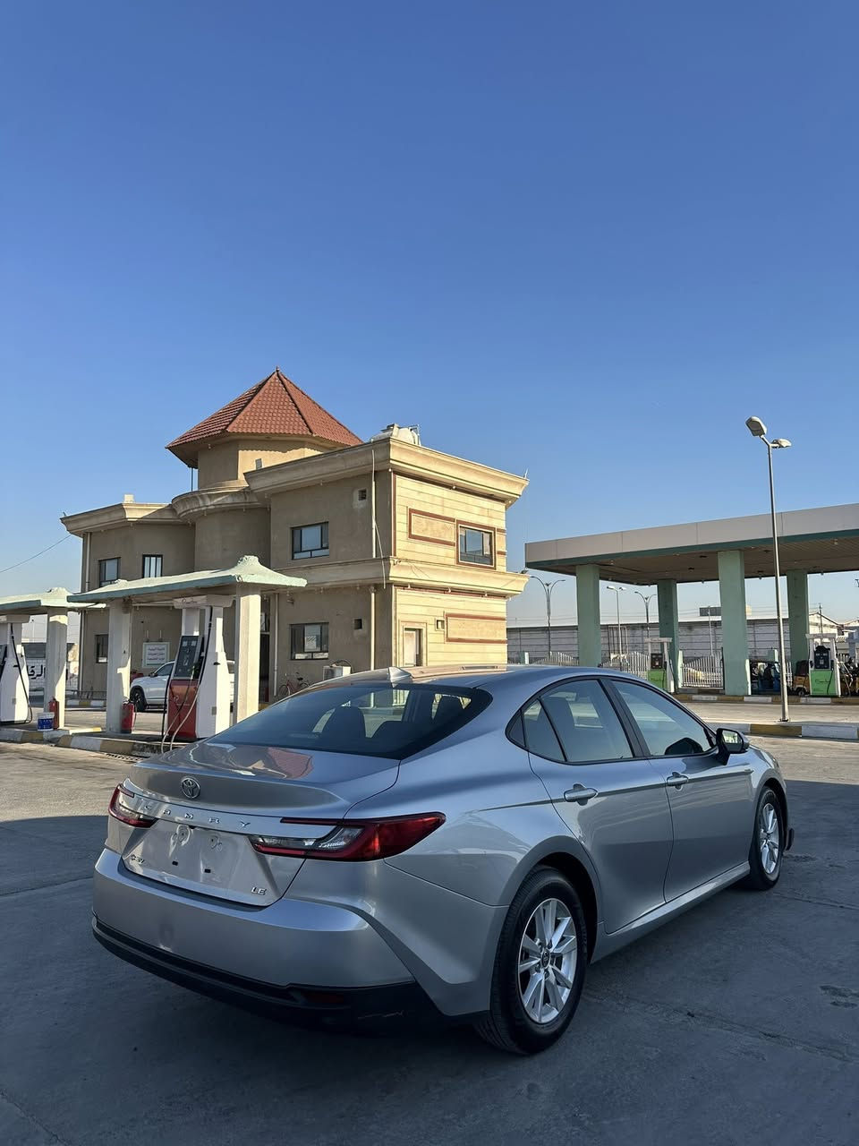 تويوتا كامري 
مديل 2025 وارد امريكي هايبرد حره بدون 
رقم تترقم جميع محافضات العراق  
(رقم مجاني على الدوله )
ضرر السياره بنيد صبغ فقط 
مواصفات فول عدا الفتحه  شاشه اللكتروني رادارات كامره دواره موصفات معروفه بيها السياره لون سلفري ماشيه 9 الف mi
سياره جاهزه من كلشي مكينه كير بطاريات كله جديد بوضع الشركه .
مكينه 2500cc تستقبل عادي محسن .
عنوان السياره  البصرة المعقل .
208$ وبيها مجال  .
رقم تلفون ***********
