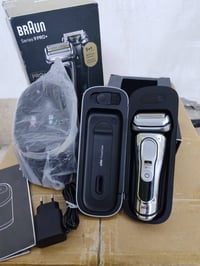 براون سيريس٩ • ألماني أصلي • شاحن طوارئ