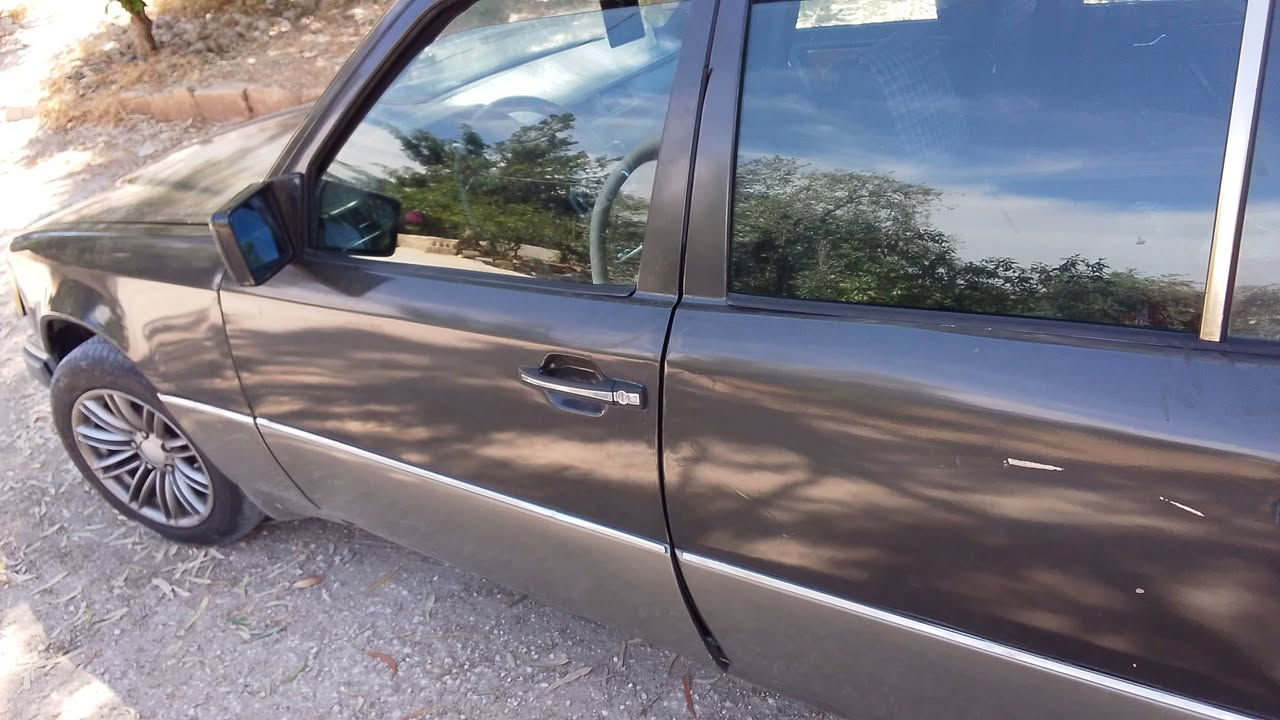 مرسيدس بنز E200 فحص 2 جيد خلفي رواسي امامي توخذها مرخصه سنه ماتور 2000cc اسود قرش ونص قير اتوماتيك فتحه جنط مكيف حامي بارد فتحه 3 حركات مري كهرباء وفيها abs ماشيه 360 الف السياره شغل مقنوه مغيره صيانه كامله بواجب وزيوت سعر 2600 دينار ت 0777143185


**إذا كنت صاحب هذا الإعلان وتريد حذفه لأي سبب، رجاءا أرسل رسالة إلى الدعم الفني**