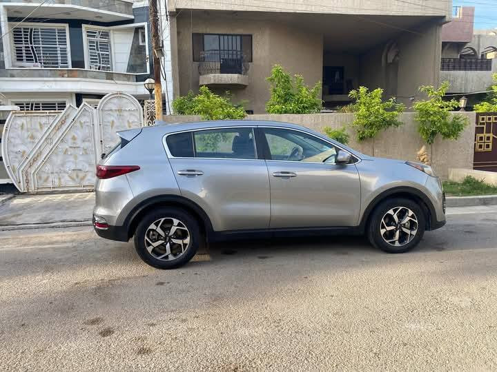 كيا اسبورتج موديل ٢٢
 نص مواصفات  ليبل واحد 
تحكم تحديد مسار رادار سرعه نضام ايكو نضام اسبورت كامره بيه ٣ قطع بدون داخل سونار موجود ..الاستفسار *********** مكاني الصويره
