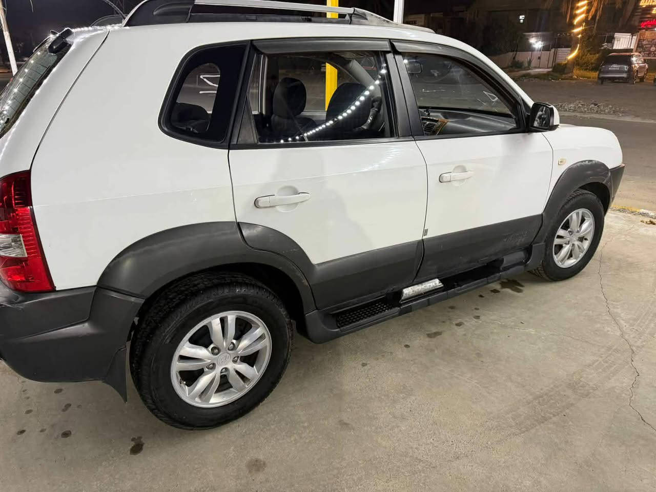 سلام عليكم توسان 2009 خليجي ماشيه 130
مكفولة كير محرك عل شركة
فقط بارد بسيط بالباب صدر 
بدون صبغ تخم تاير
السعر 115 وبيه مجال 
***********
مكان بغداد
