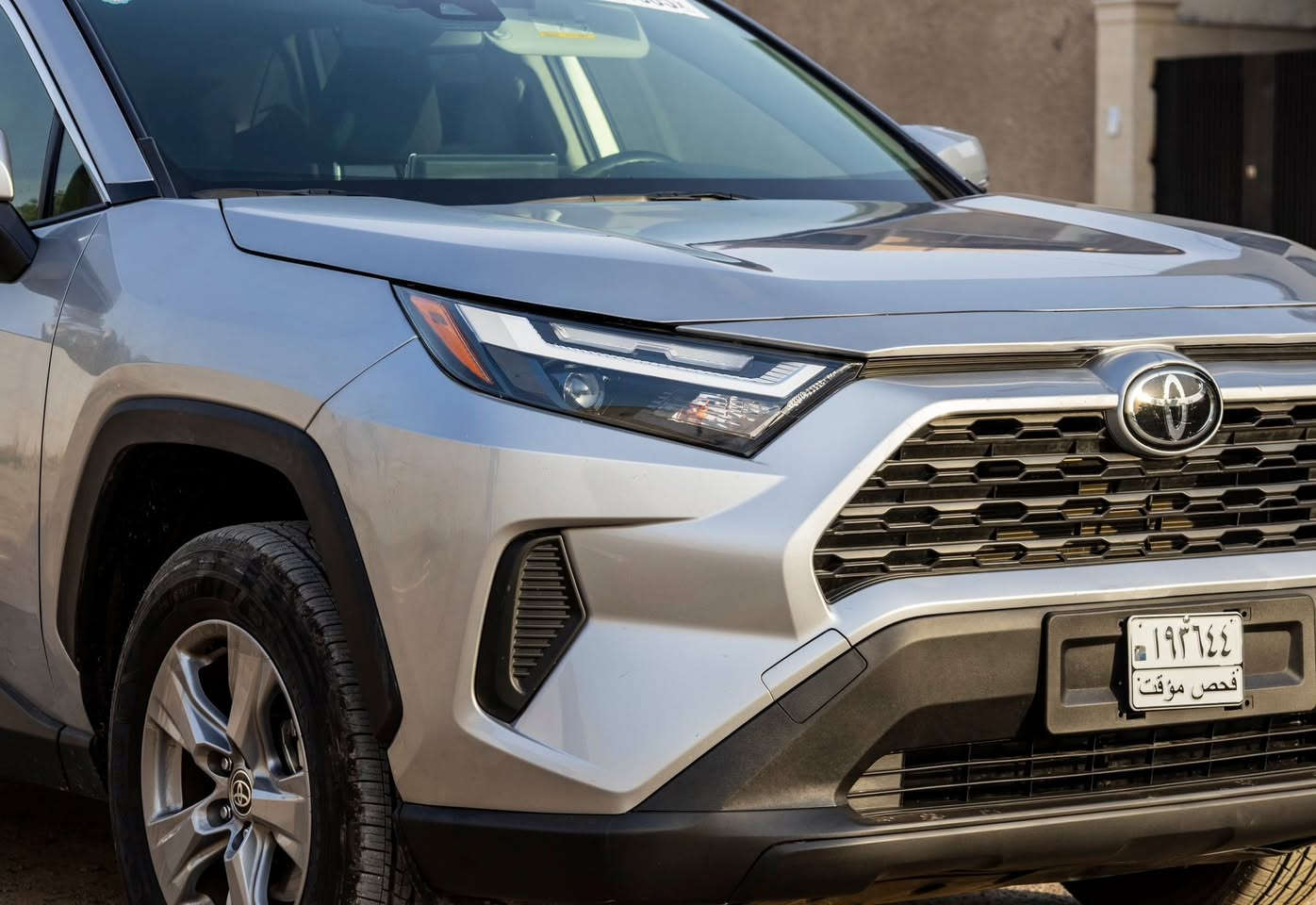 السلام عليكم
سيارة راف فور XLE موديل 2025 زيرو للبيع حادث موضح بل صوره

موصفات السيارة 

تدفئة تبريد مناخين 

قطعتين تبريد

 اشاير بل مري

كشنات كهرباء

تبريد قطعتين 

فتحة (سلايد روف)

رادار امامي 

رادار جاني 

رادار خلفي

صدوك كهرباء 

رقم 
‏***********
