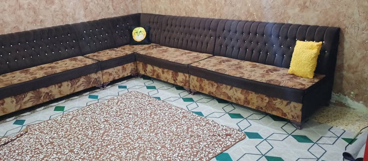 ديوان 10مقاعد نضيف كلش اي ضررمابي وياه مفارش سعره 175يوجد توصيل داخل كربلاء ***********
