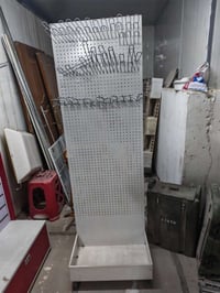 عارضات ملابس للبيع مستعمله بحاله جيدا جدا السعر المطلوب بلقطعه الواحده...