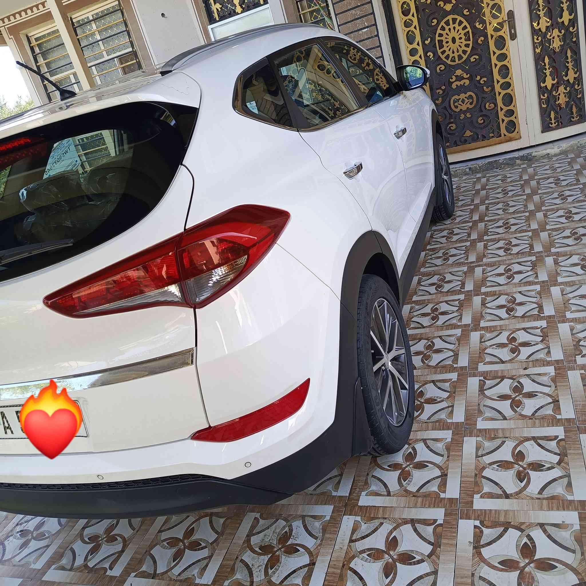 السلام عليكم توسان للبيع موديل 18 خليجي 
#كفاله عامه كير محرك حداديه كله على وضع الشركة محرك 2000 دوش المرغوب مواصفات تحكم ستيرن جهتين تبريد قطعتين شاشه لمس شحن جهاز ذكي كتلوكات الشركه بيها سبيرها ما نازل مال شركه السياره اخت الزيرو رقم انكليزي جديد ماشيه 78 كيلو متر سويجين بيها السيارة بأسمي تحويل مباشر وين ما يعجبك افحص السعر 205 وبيها مجال ميعجبك السعر اعبر المنشور بكلمة يالله اي استفسار اتصل ***********
