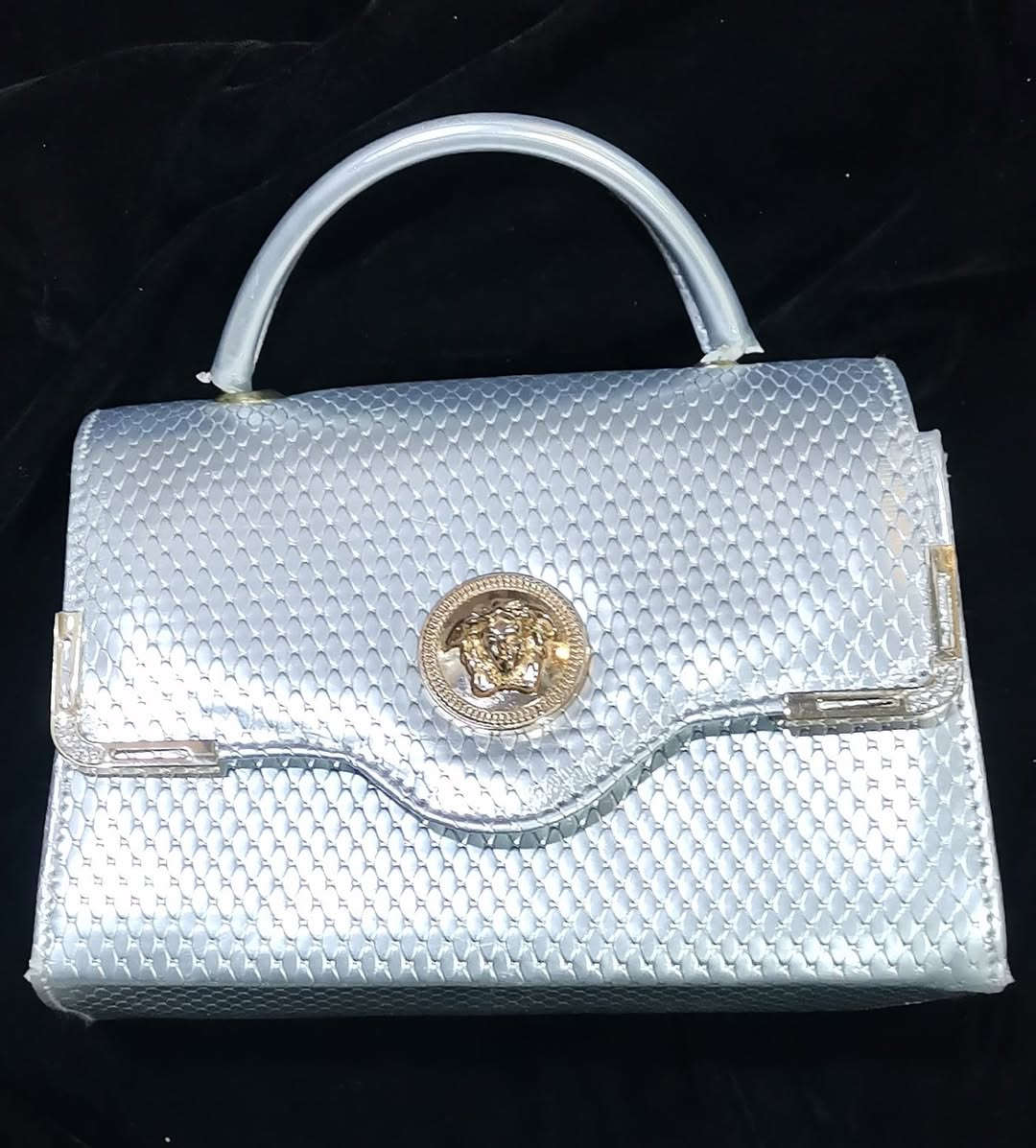 الجنطه بالفين ونص ومال الظهر بالف


**إذا كنت صاحب هذا الإعلان وتريد حذفه لأي سبب، رجاءا أرسل رسالة إلى الدعم الفني**