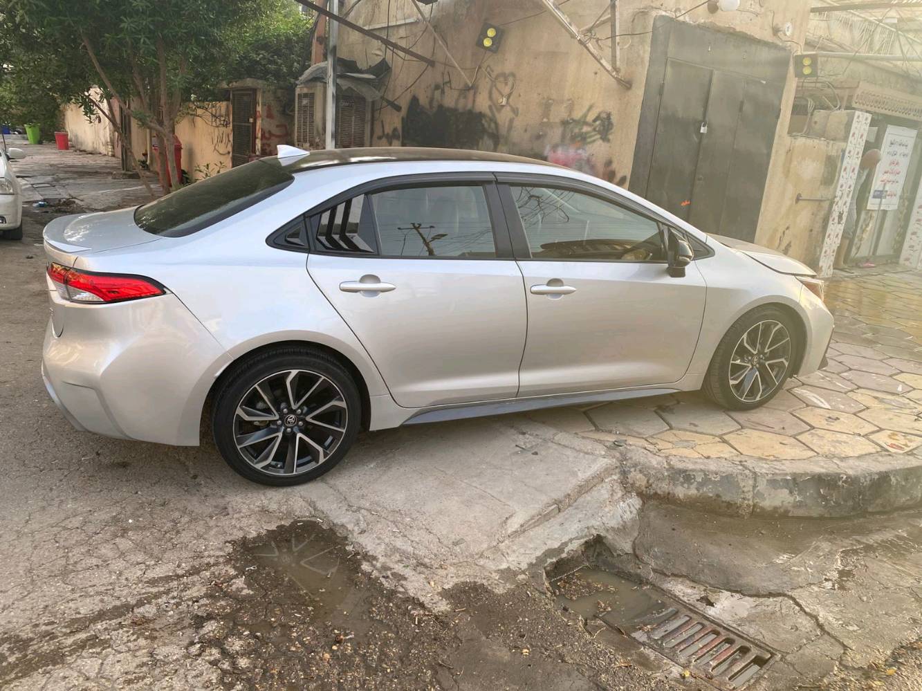 السلام عليكم 
للبيع 
كورولا 2020 وارد أمريكي 
رقم أربيل سيارة باسمي تحويل ثاني يوم ..
((ضرر كما موضوح بل صور)) 
مواصفاته 
ويل كب ١٨رياضي 
لا يت زنون 
اشاير بلمري 
نظام ECO
قيادة ذاتية
نظام سبورت 
مانع الانزلاق
محرك 2000
كير10نمر 
رادار امامي 
نظام تحديد مسار 
مثبت بسرعة
هاند بريك بصمة 
كشنات جلد 
داخل ألوان اسود 
وتخم تاير جديد 
فول تحكم سترين +تحكم شفتات 
كأمره خلفية 
السيارة نظيفة وجاهزة
العسر ١٦٠ بيهه مجال بسيط 
رقم شمالي 
العنوان : ديالى / بعقوبة 
التفاصيل و الاستفسار 
الاتصال ع الرقم ***********