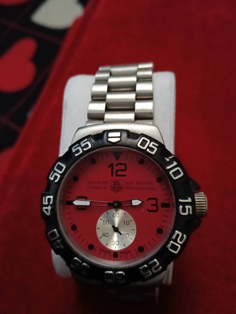 ⌚ ساعة TAG Heuer Formula 1 الأصلية
ساعة رياضية أنيقة من الماركة السويسرية العالمية TAG Heuer، تصميم مميز بميناء أحمر جذاب وإطار رياضي قوي. مناسبة للاستخدام اليومي ولعشاق الساعات الفاخرة.

المواصفات:
• صناعة سويسرية Swiss Made
• مقاومة للماء حتى 200 متر
• حركة كوارتز دقيقة
• ميناء أحمر جذاب
• هيكل ستانلس ستيل متين
• تصميم رياضي أنيق

الحالة: نظيفة وتعمل بشكل ممتاز.

💰 السعر خاص


**إذا كنت صاحب هذا الإعلان وتريد حذفه لأي سبب، رجاءا أرسل رسالة إلى الدعم الفني**