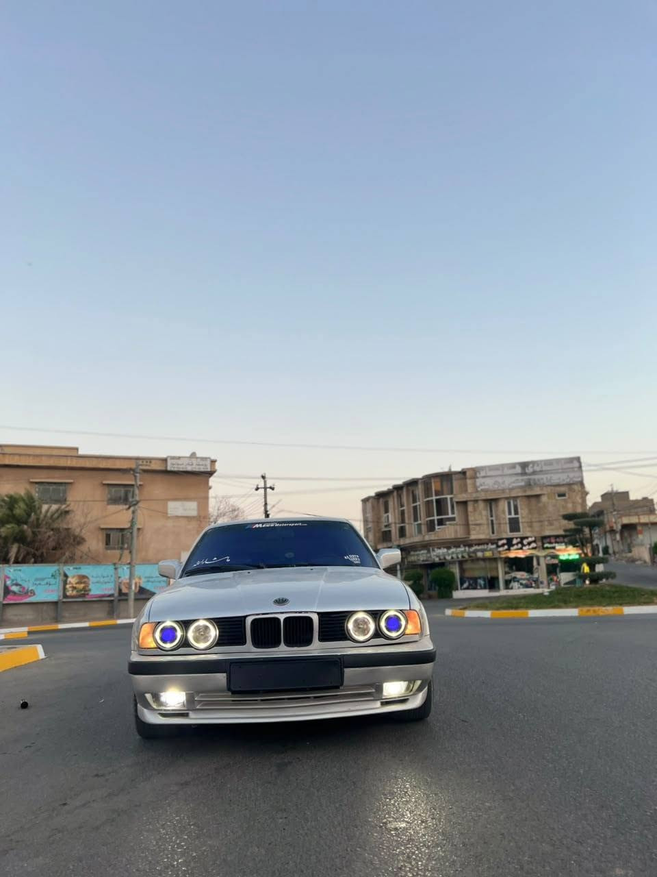 سەرەتا بەنوای خوای گەورە BMW مۆدێل ١٩٩١ ئاڕم پلاستیک ئاڕم و ئەوەلیات بەشەرت ٥٢٠ گێڕ عادی دوجام کارەبایی تەبرید سارد و گەرم بەشەرت لە جێوە ئیشی پێ بکە سەیارەکە تازە کورە کراوە یەک جەمپی پێشەوە لای سەکنی هەیە تەقەو ڕەقە هەموو گیانی بەشەرت
***********
***********
