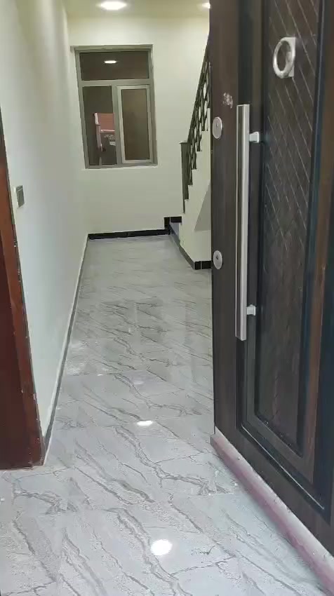 سلام عليكم 
عندي بيت للبيع في مجمع الزيتون السكني في شارع الزيتون في ابو غريب ضمن شركة لوتكا رقم العقار 618 مساحة 252الواجهة 12 ونزال20.5 طابق واحد ثلاثة غرف نوم وصالة وهول ومطبخ بي مبادرة القرض العقاري 125مليون مسدد منه 34 شهر سعره 292مليون . مقدمة 183مليون وباقي اقساط شهريا 548 الف 
للاتصال على رقم  *********** متوفر واتس اب
