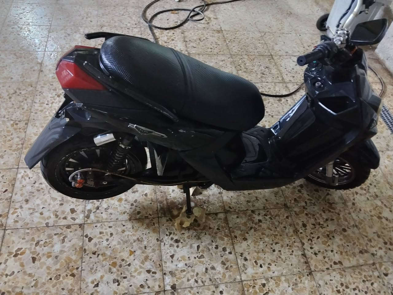 دراجه شحن جبلي حديث اسود بطاريات 6 72فولت20امبير يرادله تبديل حساسات مفصوله بس سرع وكلوب يرادله ترتيب للاستفسار واتساب ***********لا تعلق اذا مو شراي شراي ادخل خاصصصص 👍🏻🫵🏻
