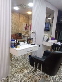 ميز لد + كرسي حلاقه نضافه 90٪ للبيع العنوان بغداد  07891035181