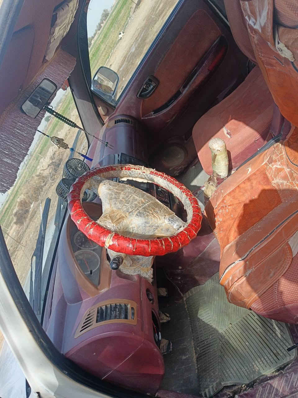 السلام عليكم  سياره سكاي للبيع ادوات بيه لوحات وسنويه ستنساخ مكينه وكير بلباكيت كهربائيات كله شغاله حداديه تواير جدد مابيه اي نقص المكان الدوايه اتصل علا الرقم *********** مامتواجد علا النت السعر 25وبيه مجال
