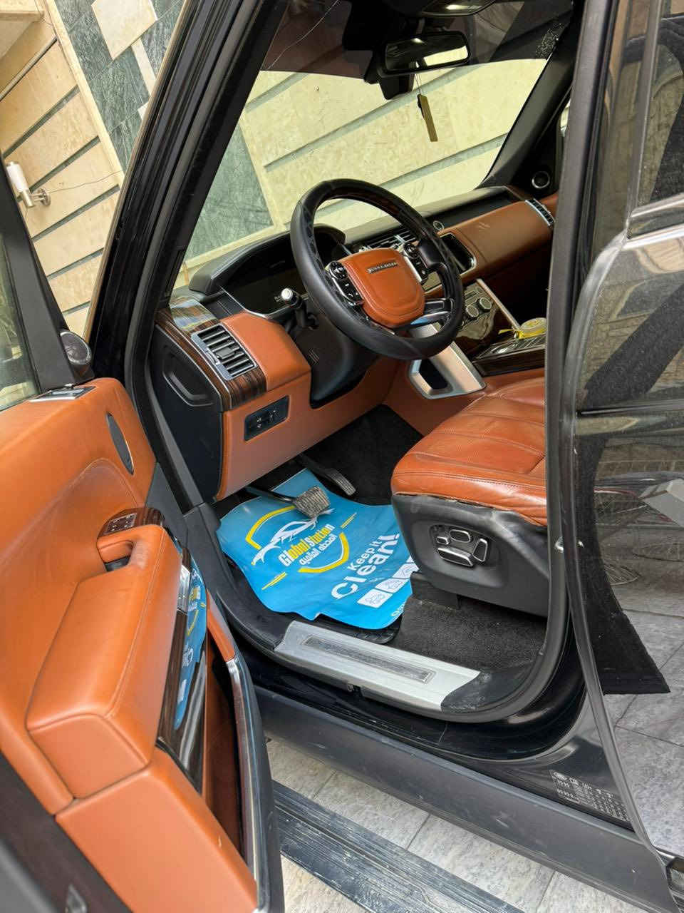 السلام عليكم رانج روفر ٢٠١٤ اوتو بايكرافي
وكالة سردار ماشيه ٩١ الف كيلو 
مغلفه السياره مكفولة 
بدون نقص فول 
مكانهة الاعظميه 
السعر ٢٩ وبيهة مجال 
***********
