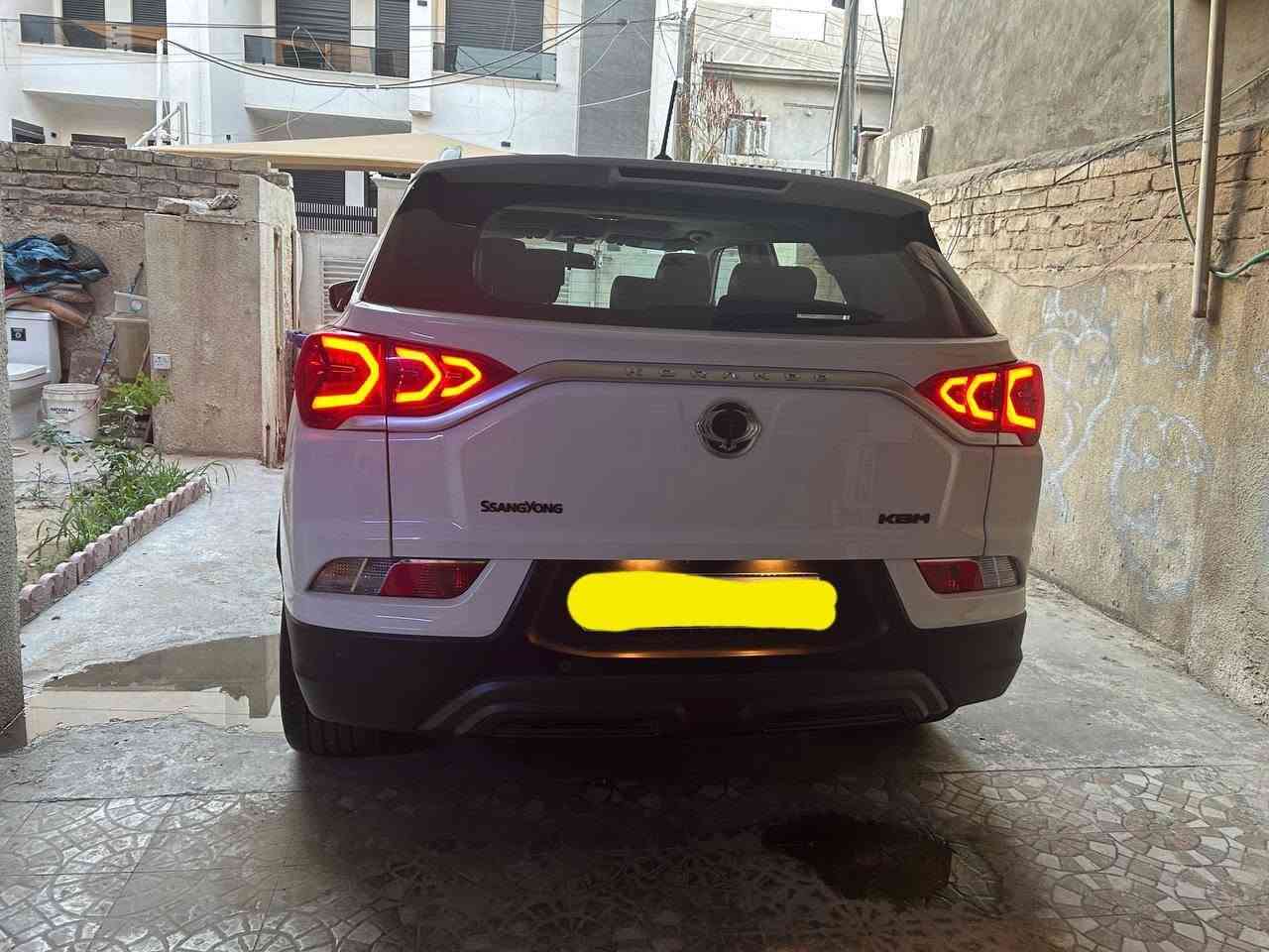 كوراندو 2025 زيرو

شركة  سانك يونك الكورية 

كوري اصلي 100%

حرة ، رقمها بغداد ، الرقم الإنكليزي( الألماني )

سيارة ماشاء الله تخبل من كلشي 

ماشية بس ١٠ الف كم يعني بعدها زيرو 

مشتريها من الشركة ماصار ٥ اشهر، 

 بالضمان 100 الف كم او ٣ سنين

مبدل بس تبديلتين دهن

محرك 1500 توربو ، عزم وقوة تعادل محرك 2600 تنفس طبيعي،  بصراحة سياقتها جدا ممتعة

اقتصادية جدا بالوقود بالازدحامات داخل بغداد تصرف حوالي 7 لتر لكل 100 كم، وبالطرق الخارجية والسفر تنزل إلى 6 لتر لكل 100 كم.

بها عزل رهيب وغرفتها واسعة وجدا مريحة للسائق والعائلة 

فول مواصفات

​سلايد 

كير اوتو 3 وضعيات قيادة 6 نمر 

شاشة ذكية متطورة ابل كار

مع تحكم ستيرن كامل.
 
بصمه ترحيب ذكي 

عدسات زنون 

كشافات ضبابيه 

مثبت سرعة

​تبريد ثلاجة (ما شاء الله) 

حساسات بلادية داير مدار السيارة 360 درجة 
رادارات 

حساسات لمراقبة ضغط الإطارات والستيرن
 
مري  شفط

كاميرا خلفية عالية الدقة

 نظام الثبات الإلكتروني

مانع انزلاق

 ايرباكات
 
وبعد هواية مواصفات 

​السيارة بحالة الشركة، بيها دعمة خفيفة جداً بالباب  من الجهة اليمنى (تتصلح بارد PDR  وترجع بلادية 100%). باقي السيارة مكفولة كفالة عامة من كل شي.

السيارة باسمي   السنوية جديدة
  تحويل ثاني يوم مباشرة 

♦️​السعر والتواصل♦️
​السعر: الاستفسار عن السعر على الخاص أو من خلال الاتصال

 ♦️​المكان: بغداد - السيدية.

​للتواصل (اتصال عادي أو واتساب):
 *********** بغداد, العراق
