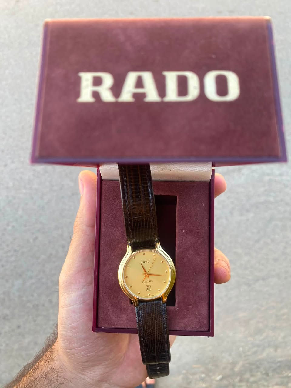 Made swiss 🇨🇭 || Rado Florence 

تحفة من ماركة رادو العريقة : إنتاج 1980s .
أصلي ( Orignal ) . 
مينا : ذهبي . 
كيس : طلاء ذهب . 
زجاج : زفير . 
نافذة: تاريخ يومي . 
السير : جلد طبيعي موقع Rado . 
القطر : 35mm . 
نظام التشغيل : كوارتز . 
الحالة : مُخزن 100% . 
مع العلبة الاصلية. 
للأستفسار مراسلة الخاص ✉️ .


**إذا كنت صاحب هذا الإعلان وتريد حذفه لأي سبب، رجاءا أرسل رسالة إلى الدعم الفني**