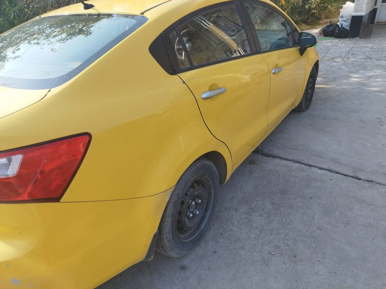 السلام عليكم كيا ريو وارد خليجي موديل 2014 السيارة كفالة من الضربة او الكص سياره مصفره غرامات وهيئه فلس ماعليها السياره كهربائيات كلها شغاله اي نقص مابيهن  مكينة 1600  كير مكينة خير من الله اي تنقيص تبخير ماكو  حدادية جيده تخم تاير السيارة سعر البيع 88
مكاني بغداد
رقم *********** وبي واتس
