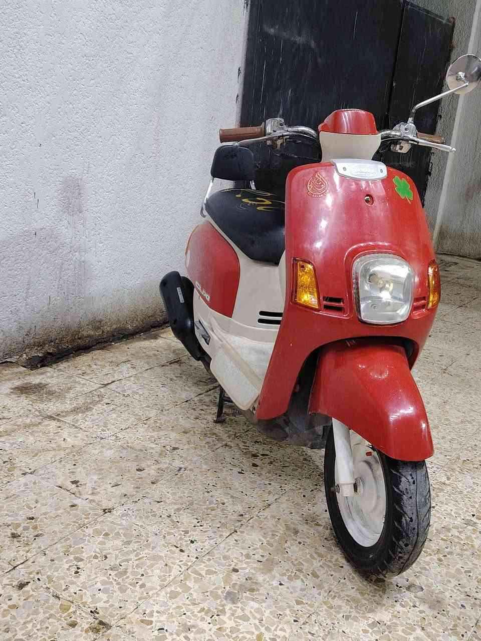 سلام عليكم.
ماكس بوليس لون احمر
مكفوله كفاله عامه صالهه شهر
ختم واحد ويا مكينه
دراجه جديده 
مكاني ميسان
***********
