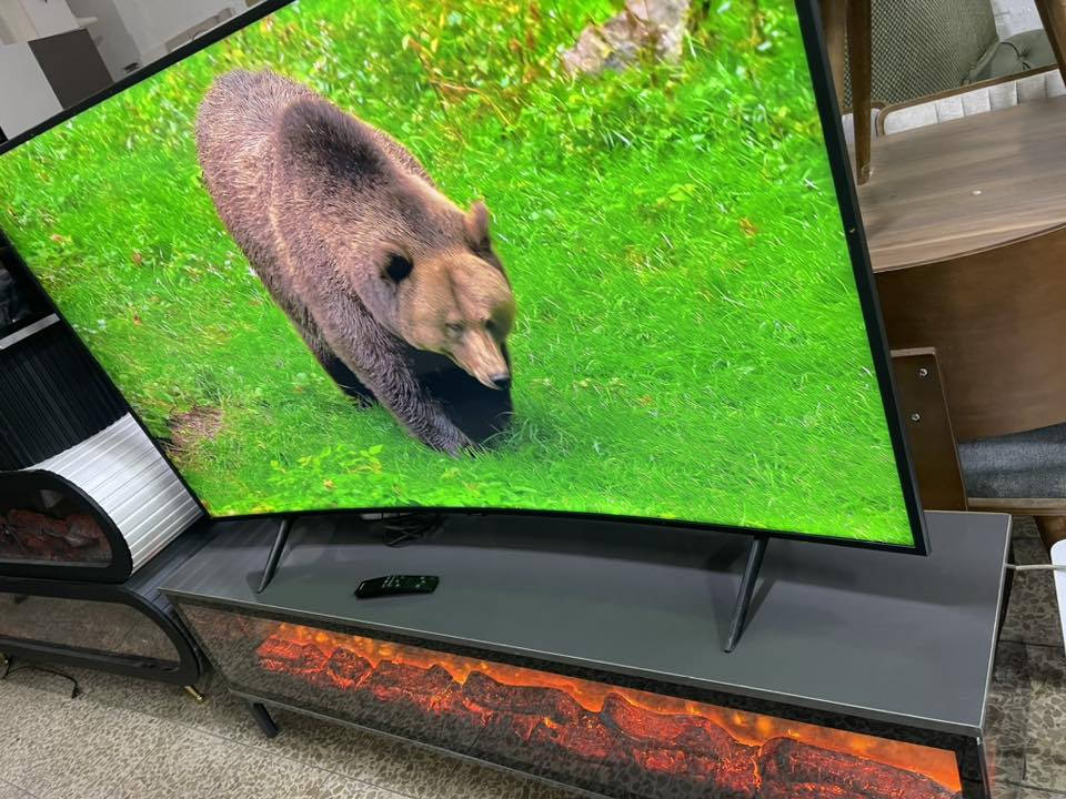 شاشه 65قوس سامسونك فول موصفات نت بدون عيب 4Kحقيقي بشرط فحص شغل اي ستفسر عل***********
