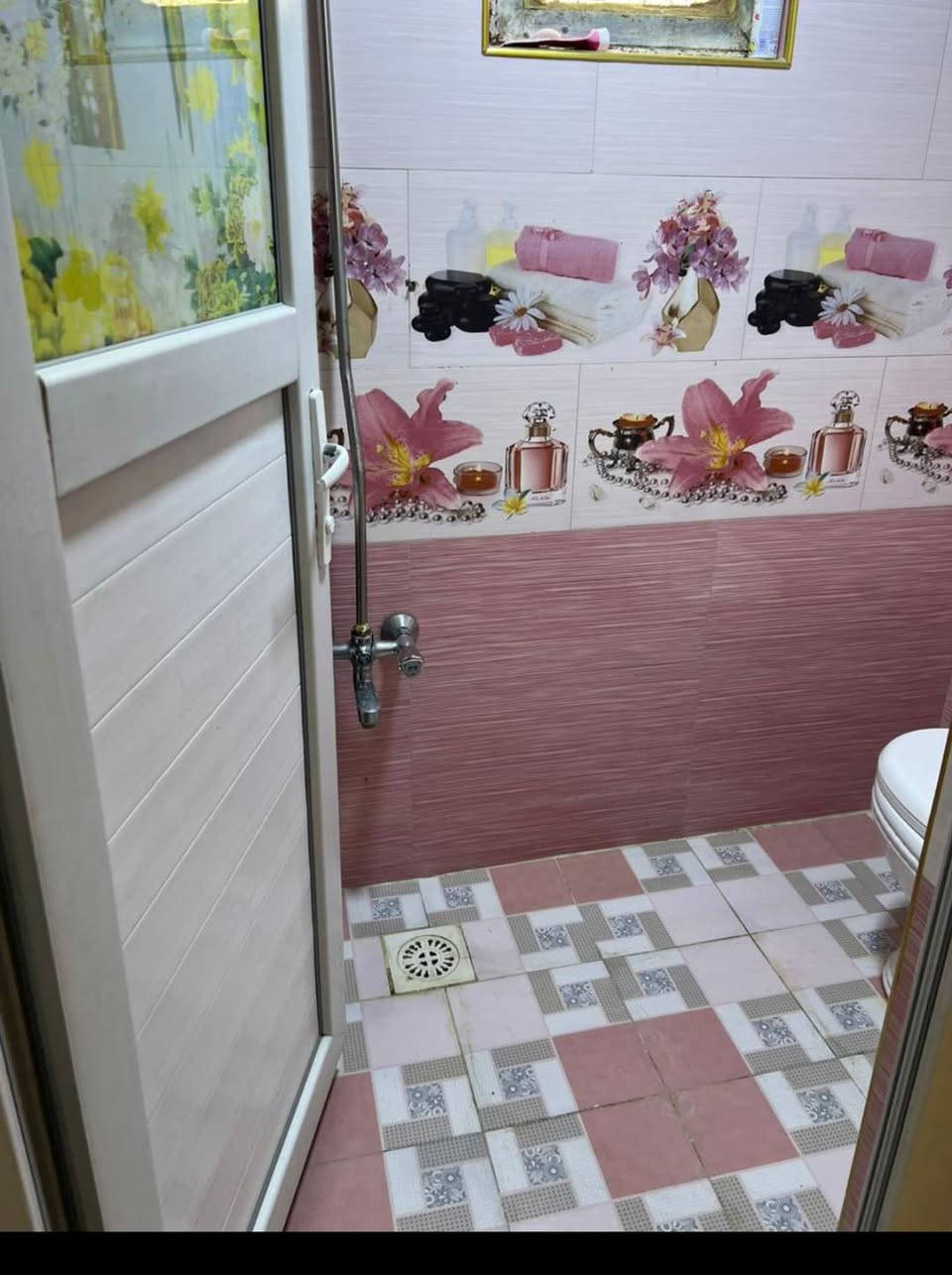 (دار للبيع  طابو صرف خلف سوق شلال شارع المختار)ثلاثة طوابق يحتوي على 4غرف نوم و٤حمامات  واستقبال ومطبخ   بناء حديث درجة أولى  ////***********مساحه ١٠٠ متر باسم صاحب البيت السعر 215وبي مجال
