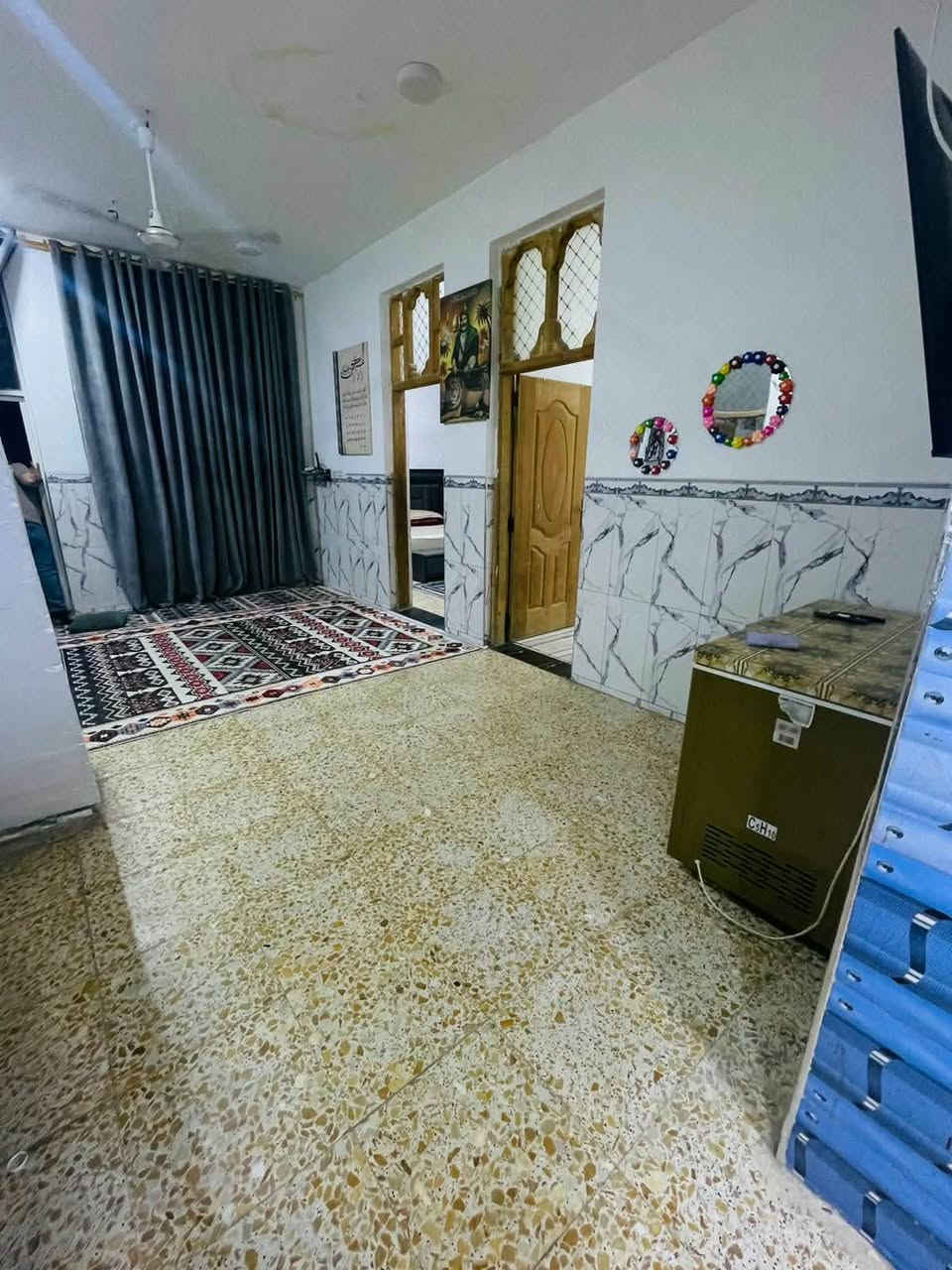#أنتباه
🏡 إعلان مميز — دار للبيع في حي المرتضى 🏡
فرصة رائعة للسكن الهادئ والراقي ✨
دار حديثة البناء بموقع مرتب ومميز في حي المرتضى، بالقرب من أسواق علاء — ثاني فرع عن الصور.
📐 المساحة: ١٥٠ متر
🛏️ تتكون من: ▪️ غرفتي نوم
▪️ استقبال واسع ومريح
▪️ هول مرتب
▪️ درج بتصميم أنيق
الأرضية كاشي درجة اولى 
▪️ بناء حديث وتشطيبات مرتبة
📍 تمتاز الدار بموقع هادئ وقريب من الأسواق والخدمات، مما يجعلها خياراً مثالياً للعائلة الباحثة عن الراحة والاستقرار.
للاستفسار والمشاهدة يرجى التواصل على الأرقام التالية: 📞 ***********
📞 ***********
#العطاء_للعقار
