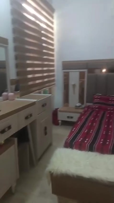 غرفه نضيفه وجديده كلش اريدهه مليون وربع وبيهه مجال عنواني بغداد شعب ***********
