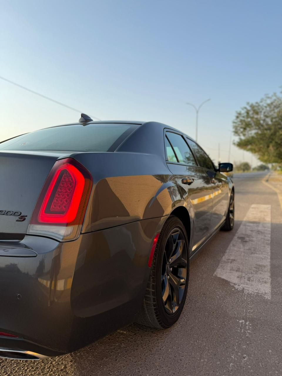 سلام عليكم اوباما ٢٠٢٣ للبيع رقم بغداد دولي تحويل ثاني يوم
السيارة مكفولة من الصبغ و الايرباك الحادث موجود بالصور فقط قبق الجنطة مبدل نفس اللون وسحب قليل بالحوض
وبيها شخط بالباب بسيط و تعالج بطريقة الحقن 
السيارة مواصفات s 
ماشيه ١٧ الف ميل
***********
