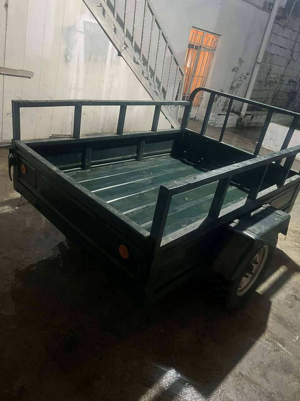 سڵاوی خوای گەورە تان لێبێت ئەم عارەبانەیە بۆفرۆشتن زۆر پاکو خاوێنە  مەتروبیست پانە مەترو حەفتا درێژە  دەتوانی لەهەموجۆرە سەیارەیەکی ببەستی   نرخەکەشی 400هەزارو محامەلە زۆر خاوێنە  شوێنم قەڵادزێیە  بۆداواکردن مەسج بنێرە یان تێل بکە***********
