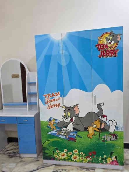 كنتور اطفال 3خانات مع ميز مرايا نظافه 90 بالميه بعدهن جدد السعر 250 هاتف ***********
