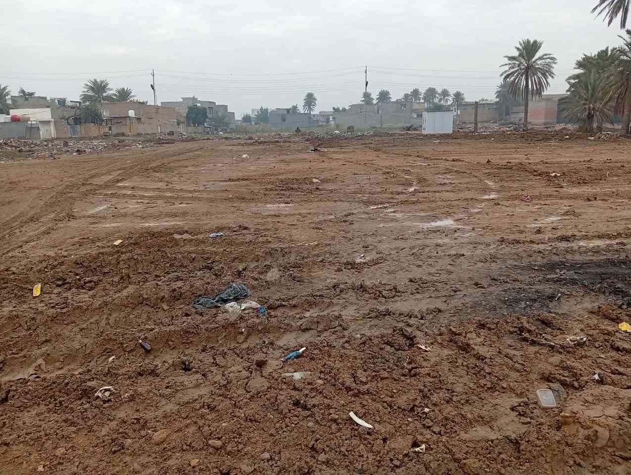 تم فتتاح  قطع أراضي للبيع بأسعار تنافسيه باب الخان بهرز ١٥٠متر عن السوك جاري الخدمات تستلم كامل خدمات مقابيل ساحه أم سماد باقي فقط ٢٠قطعه كلهن نباعن طابو زراعي سند ٢٥وكاله +قرار محكمه من صاحب الملك تواصل على رقم***********
