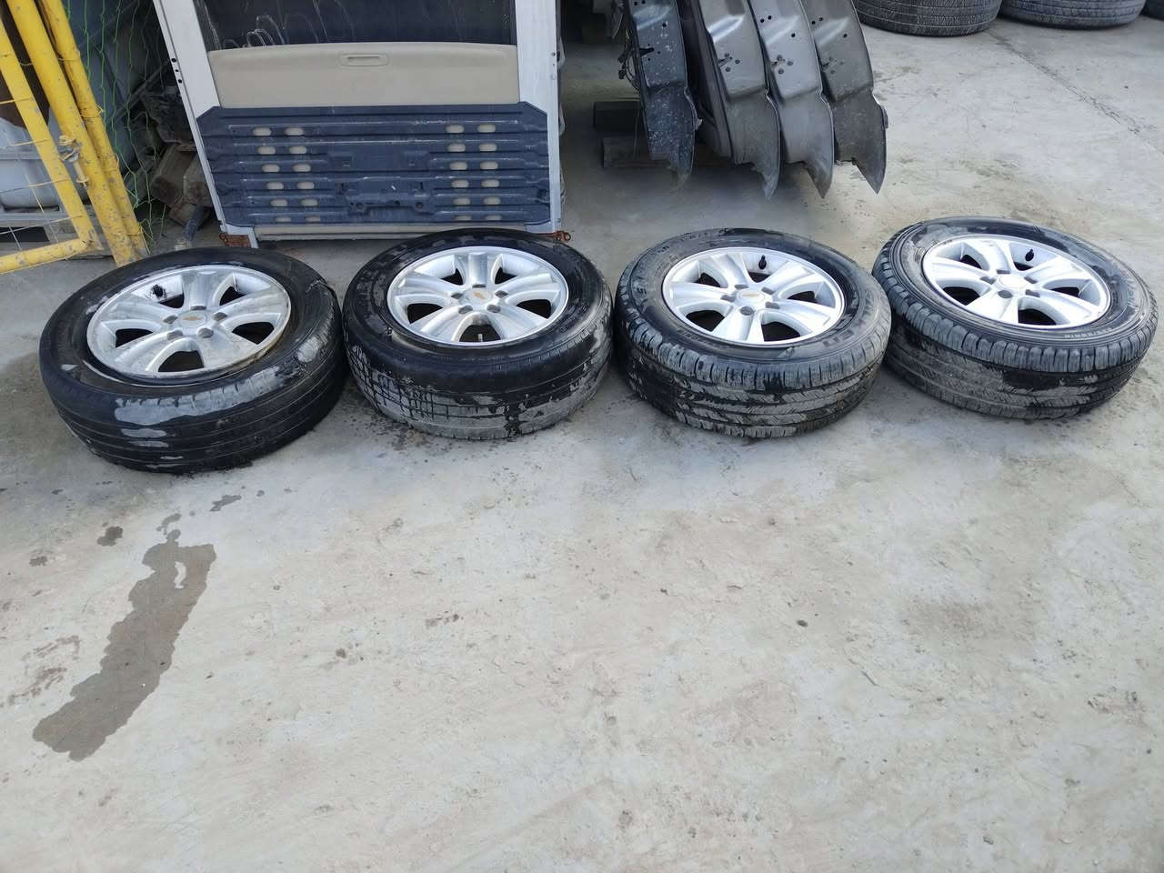 السلام عليكم يوفر لكم مجمع الشمري جميع قطع غيار تاهو يوكن جمس تخم تايرات تاهو السعر 200دولار وبي مجال رقمي ***********
